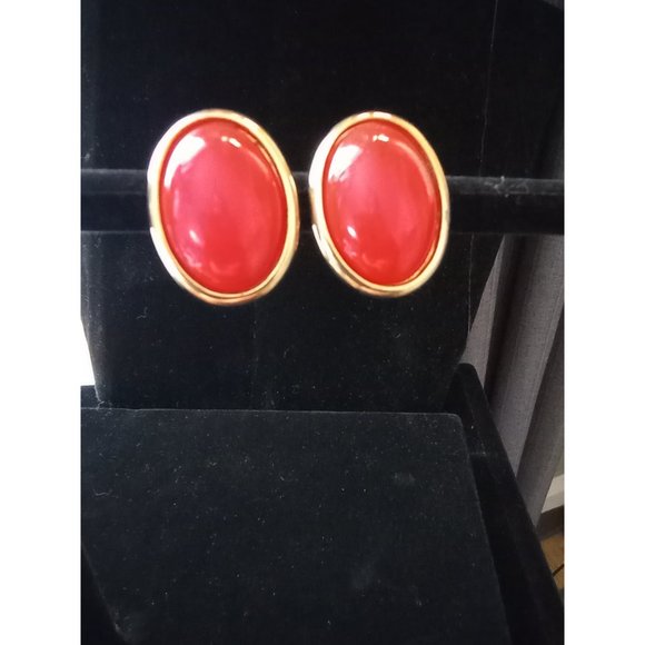 LCI Red Cabochon goldtone bezel clip earrings - Picture 2 of 7